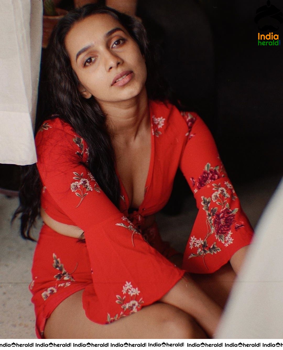 Hot Cleavage Revealing Photos of Sanchana Natarajan