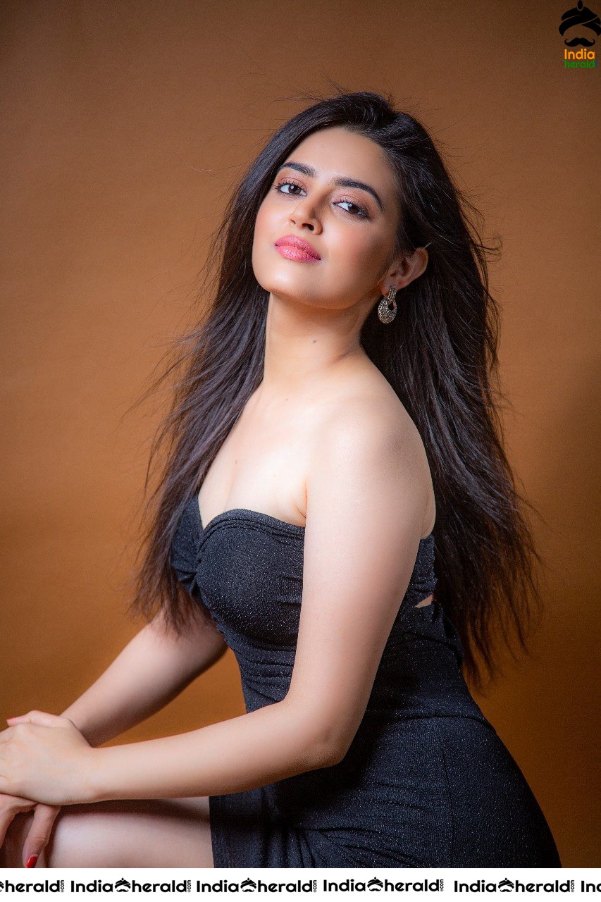 Hot Clicks of Ashya aka Lovely Singh Set 1