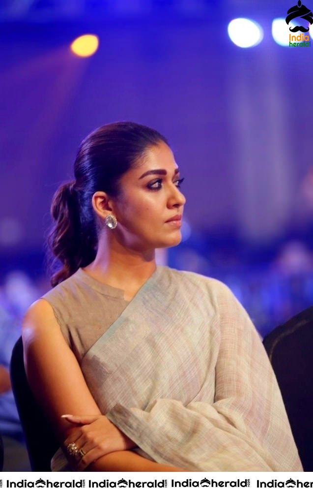 Hot Collection of Nayantara Photos in Saree and Varied Blouse Set 2