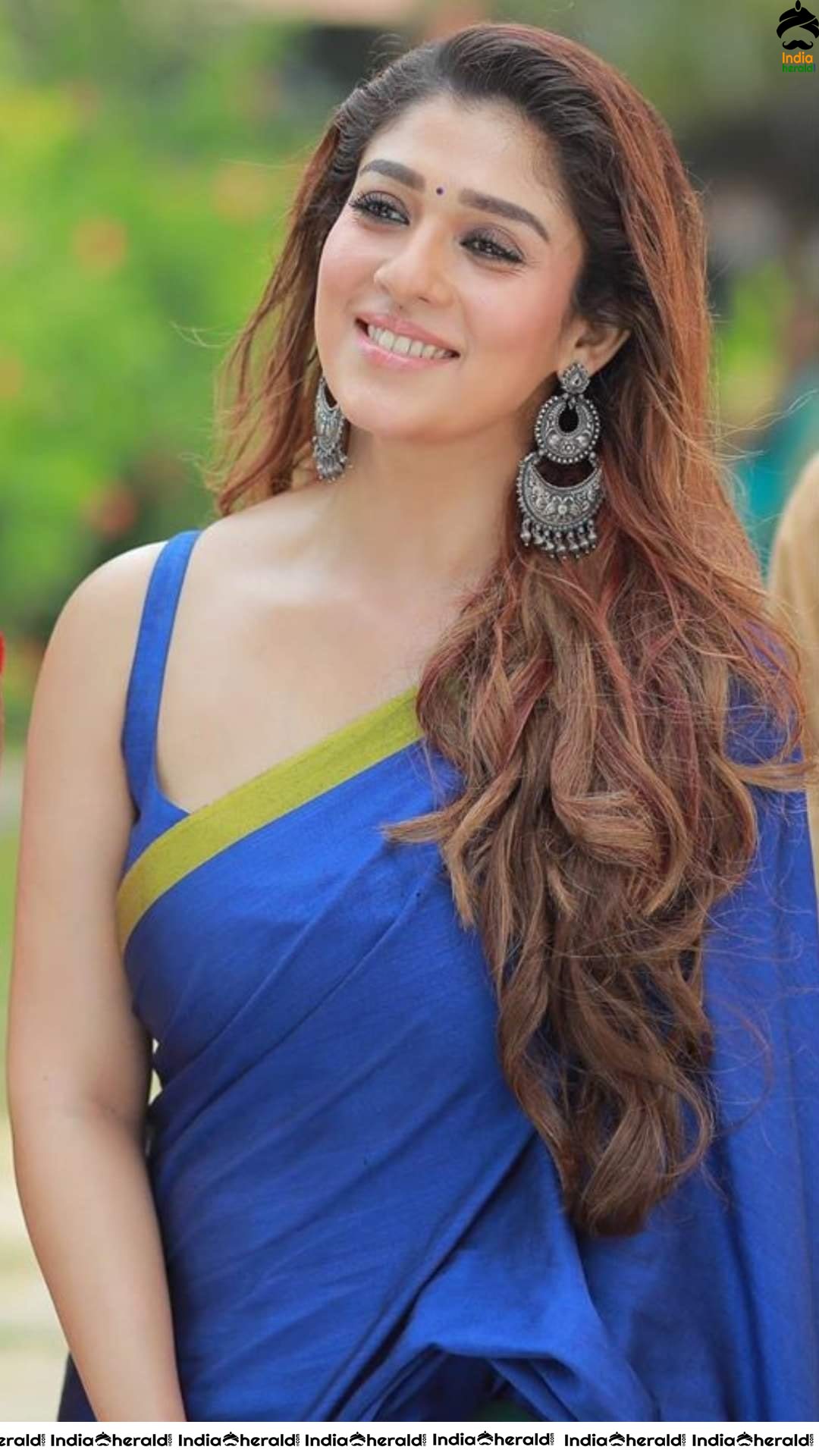 Hot Collection of Nayantara Photos in Saree and Varied Blouse Set 2