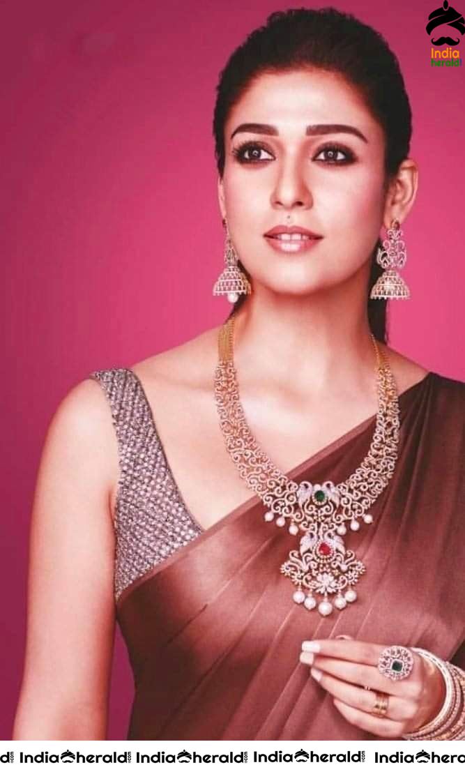 Hot Collection of Nayantara Photos in Saree and Varied Blouse Set 2