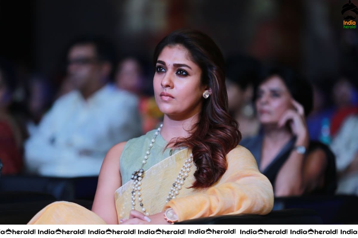 Hot Collection of Nayantara Photos in Saree and Varied Blouse Set 4