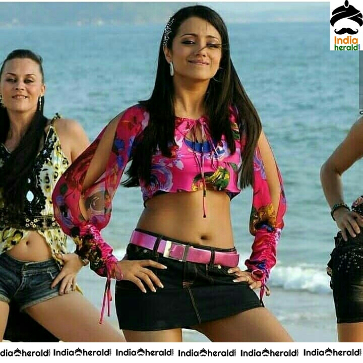 Hot Compilation Photos Of Actresses Showing Her Sexy Midriff