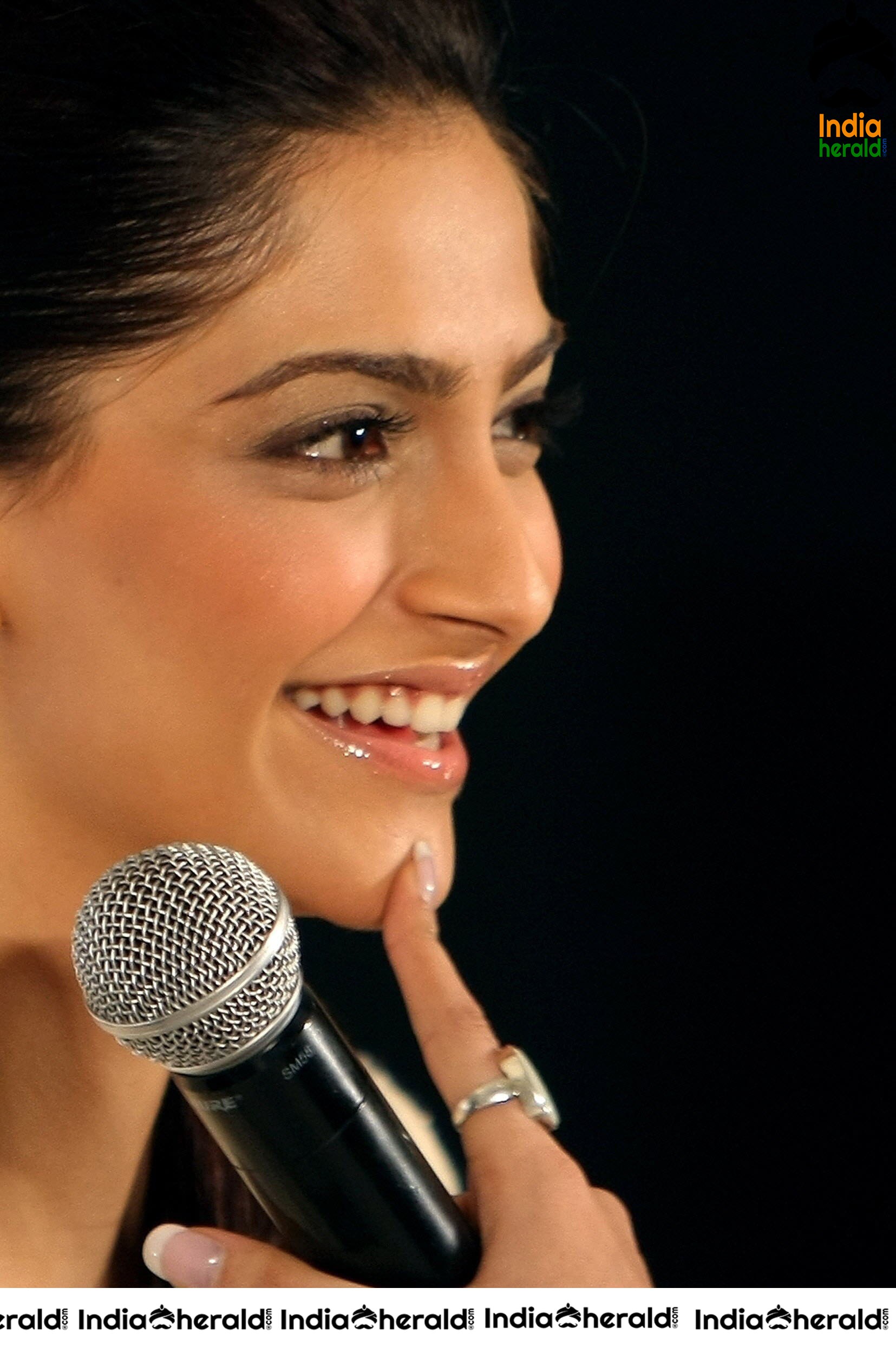 Hot High Clarity Photos of Sonam Kapoor Collection Set 1