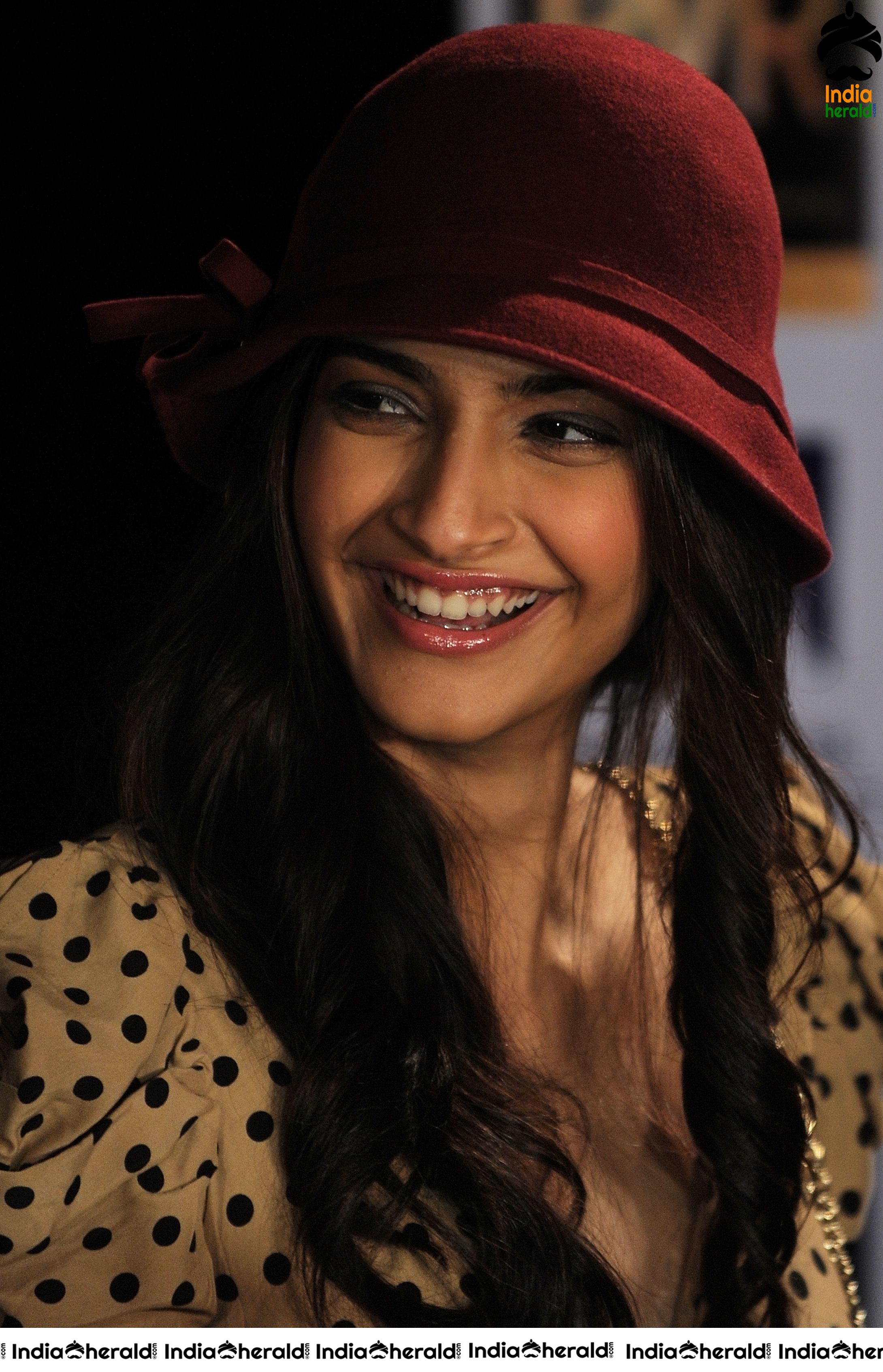 Hot High Clarity Photos of Sonam Kapoor Collection Set 2