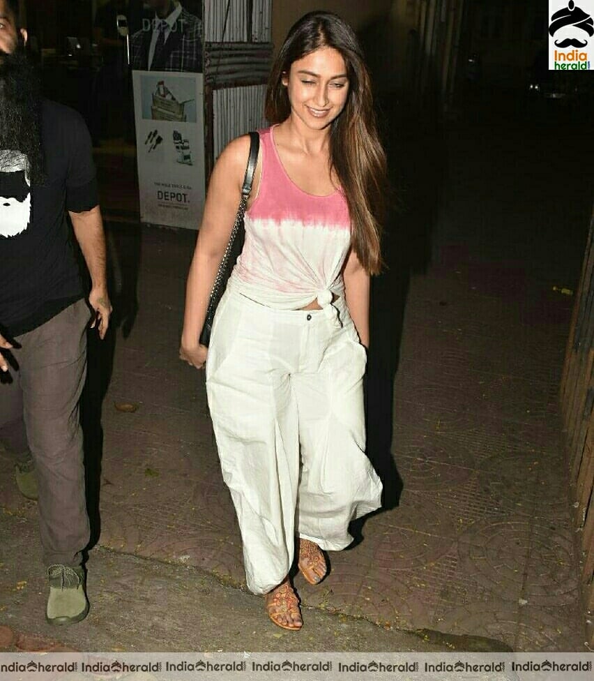Hot Ileana D Cruz Spotted At Salon In Bandra