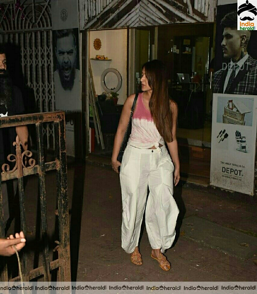 Hot Ileana D Cruz Spotted At Salon In Bandra
