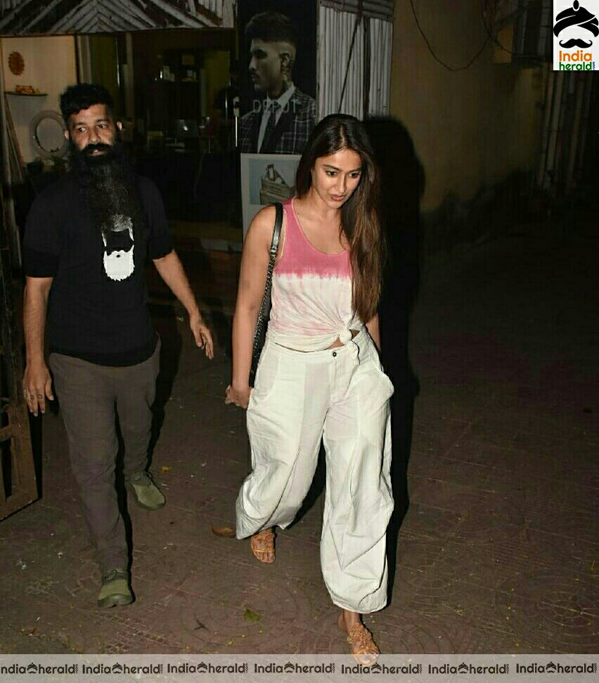 Hot Ileana D Cruz Spotted At Salon In Bandra