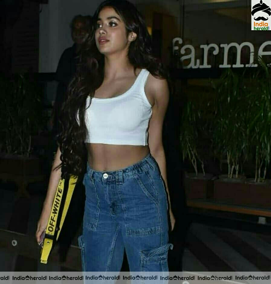 Hot Janhvi Kapoor Spotted Outside juhu