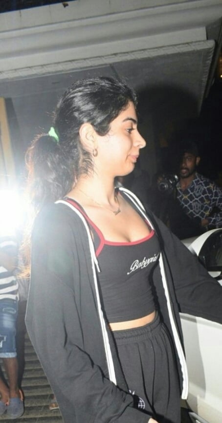Hot Khushi Kapoor Seen At Juhu