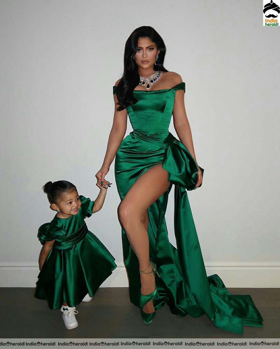 Hot Kylie jenner with her kid Stills