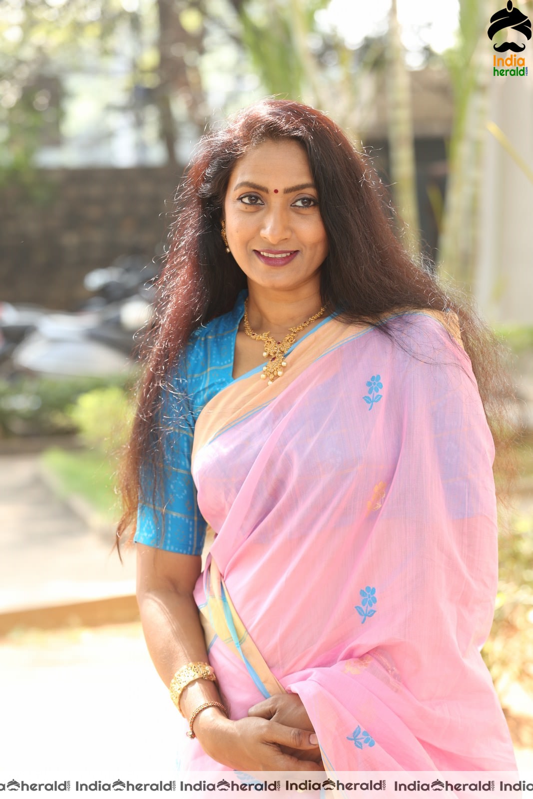 Hot Middle Aged Actress in Pink Saree at Ammadeevena Press Meet Set 1