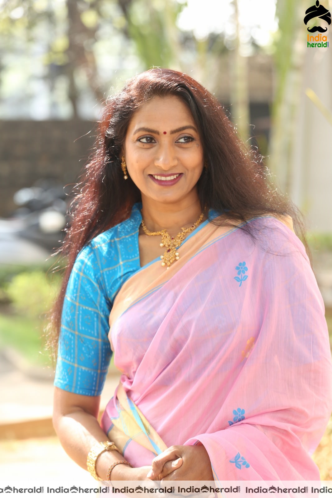 Hot Middle Aged Actress in Pink Saree at Ammadeevena Press Meet Set 1