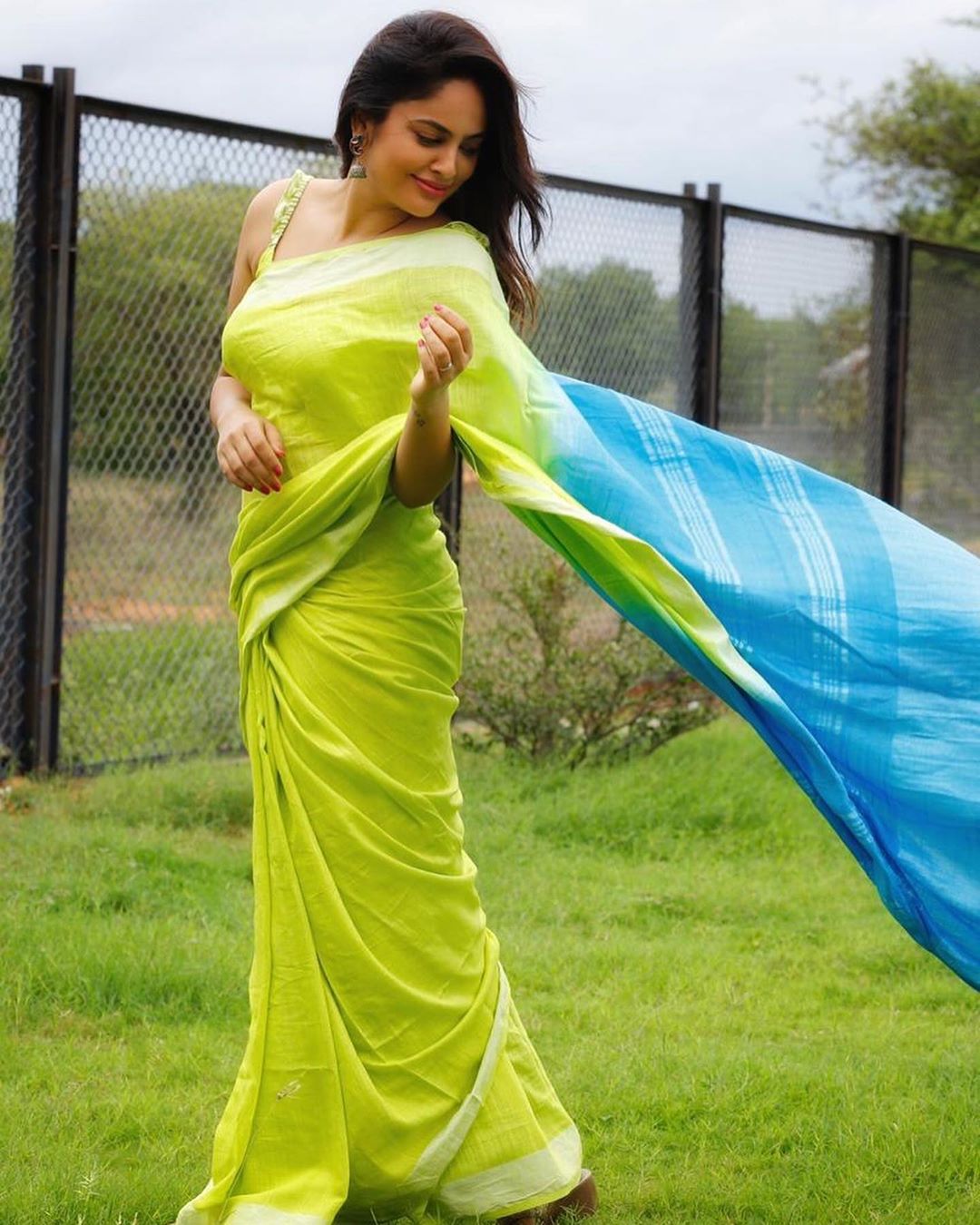 Hot Nandita Swetha In Sleeveless Blouse And Saree