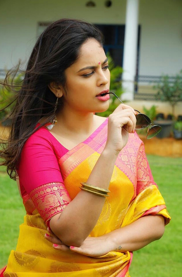 Hot Nandita Swetha In Sleeveless Blouse And Saree