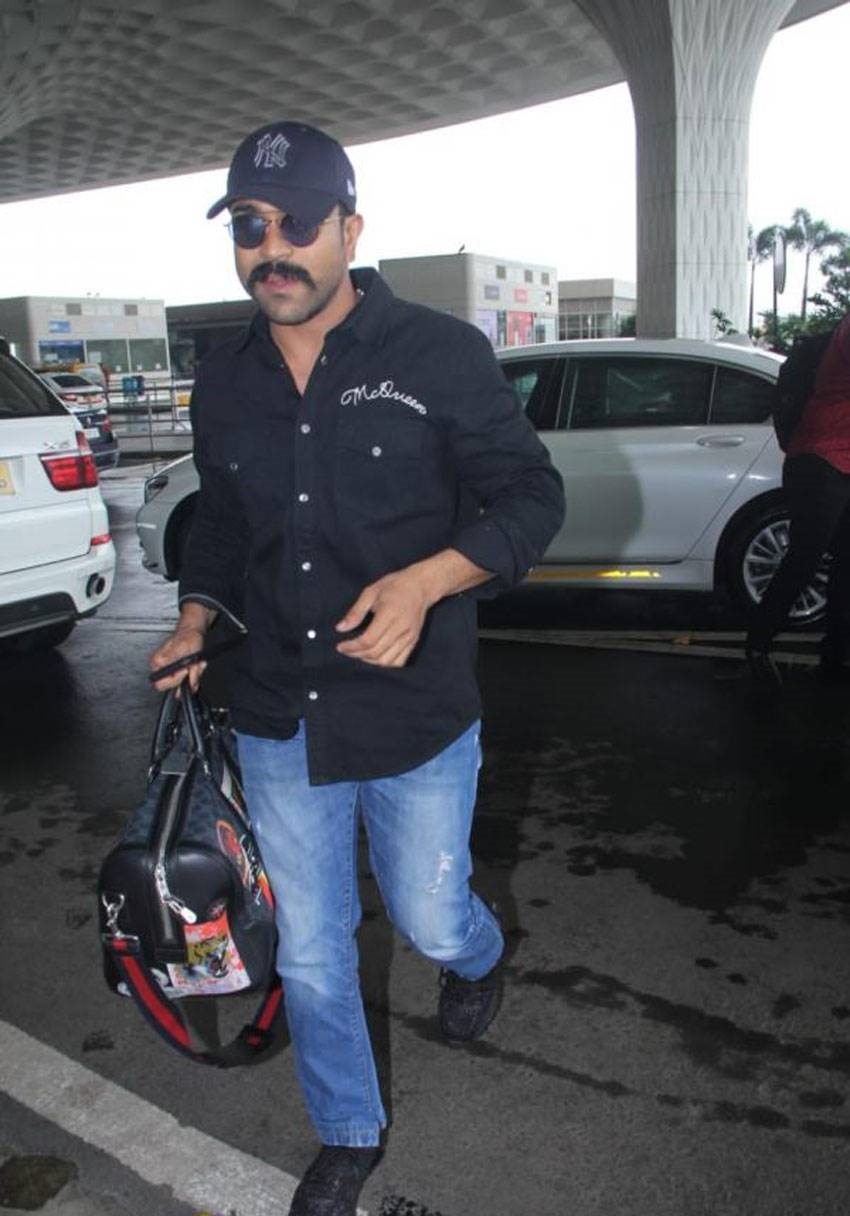 Hot Photos Of Kiara Advani Along With Ram Charan At Hyderabad Airport