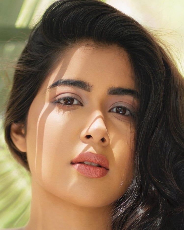 Hot Photos Of Nikita Sharma