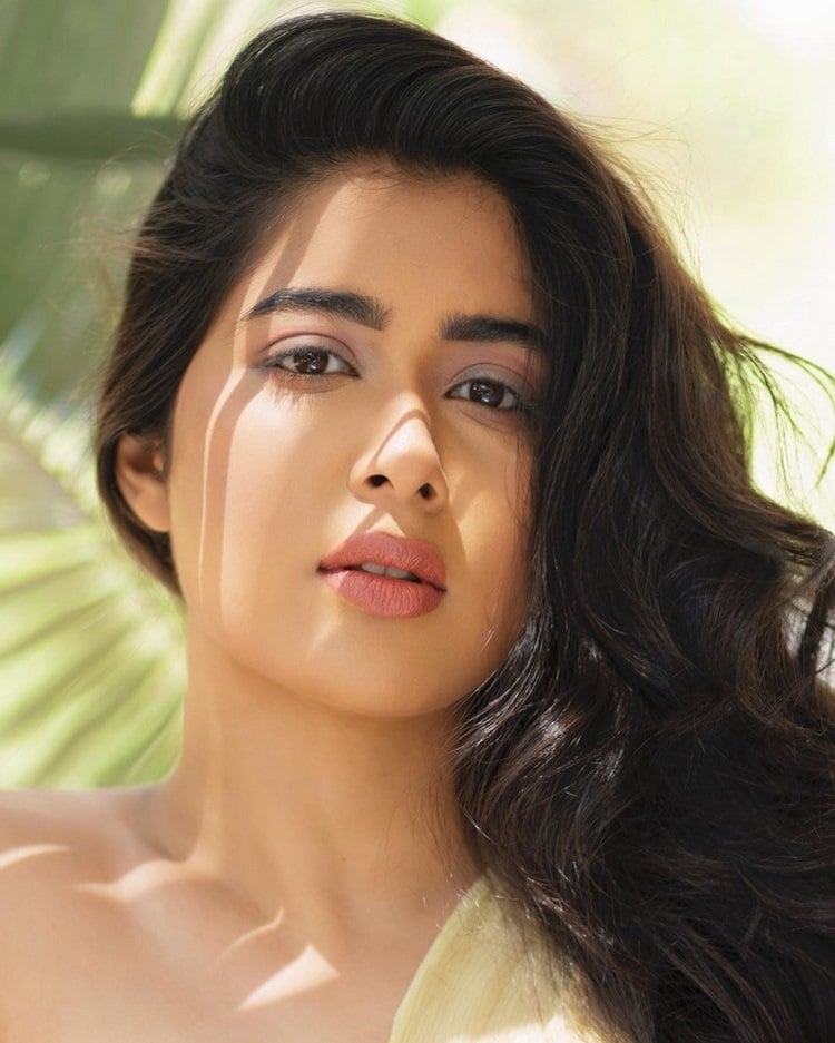 Hot Photos Of Nikita Sharma