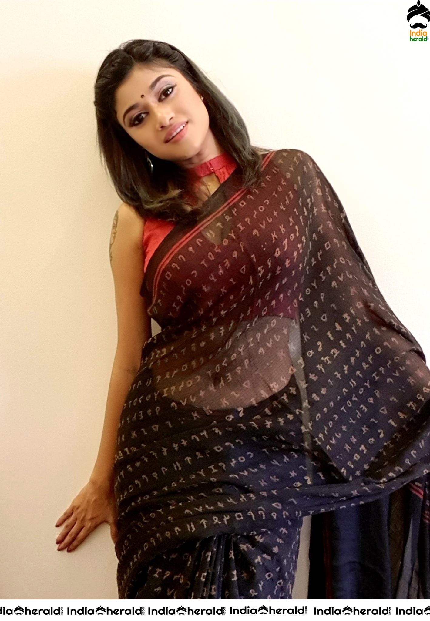 Hot Photos of Oviya in Transparent Saree