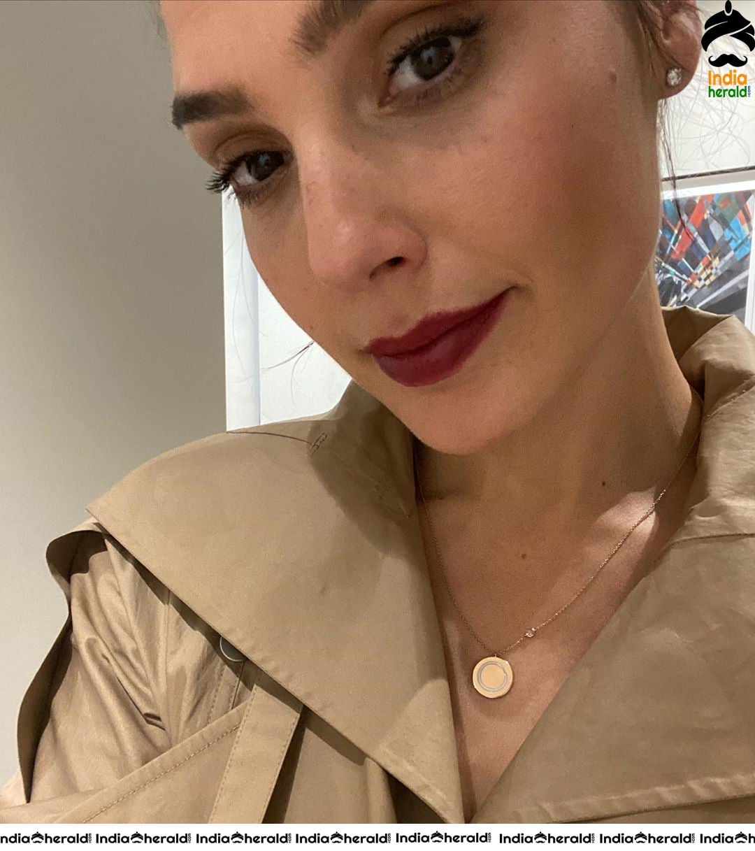 Hot Photos of Wonder Woman Actress Gal Gadot Set 1