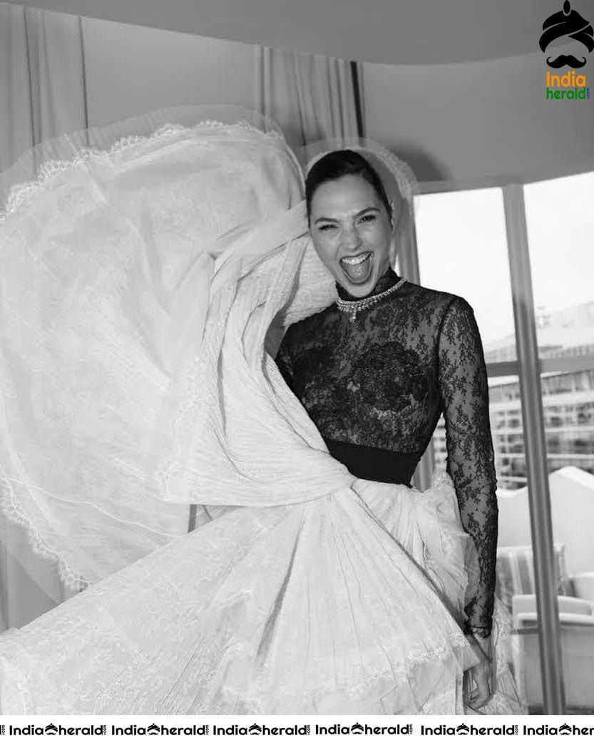 Hot Photos of Wonder Woman Actress Gal Gadot Set 1