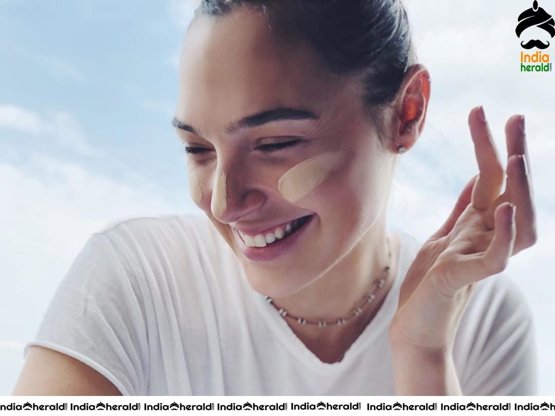 Hot Photos of Wonder Woman Actress Gal Gadot Set 5