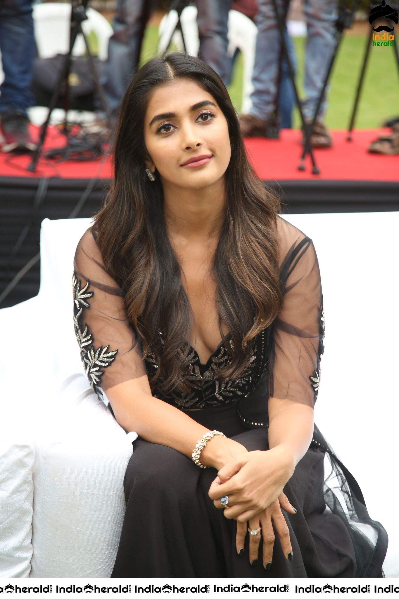 Hot Pooja Hegde Ravishing and Slaying in Black Set 2