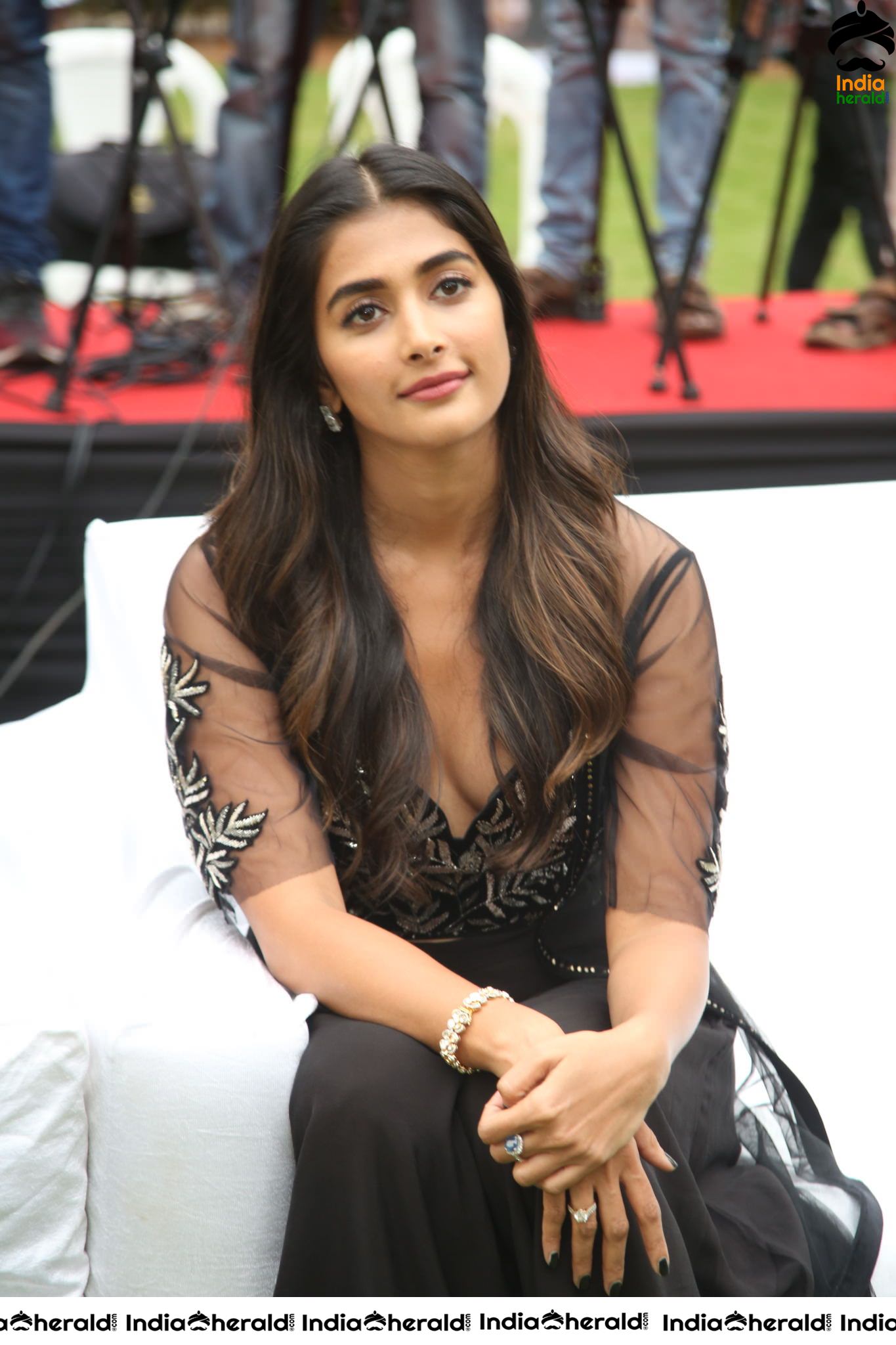 Hot Pooja Hegde Ravishing and Slaying in Black Set 2