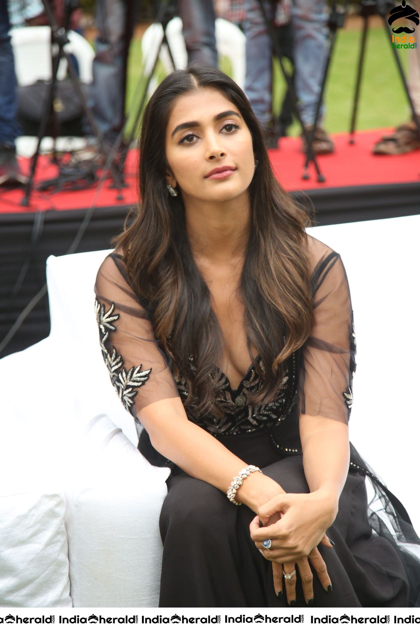 Hot Pooja Hegde Ravishing and Slaying in Black Set 2