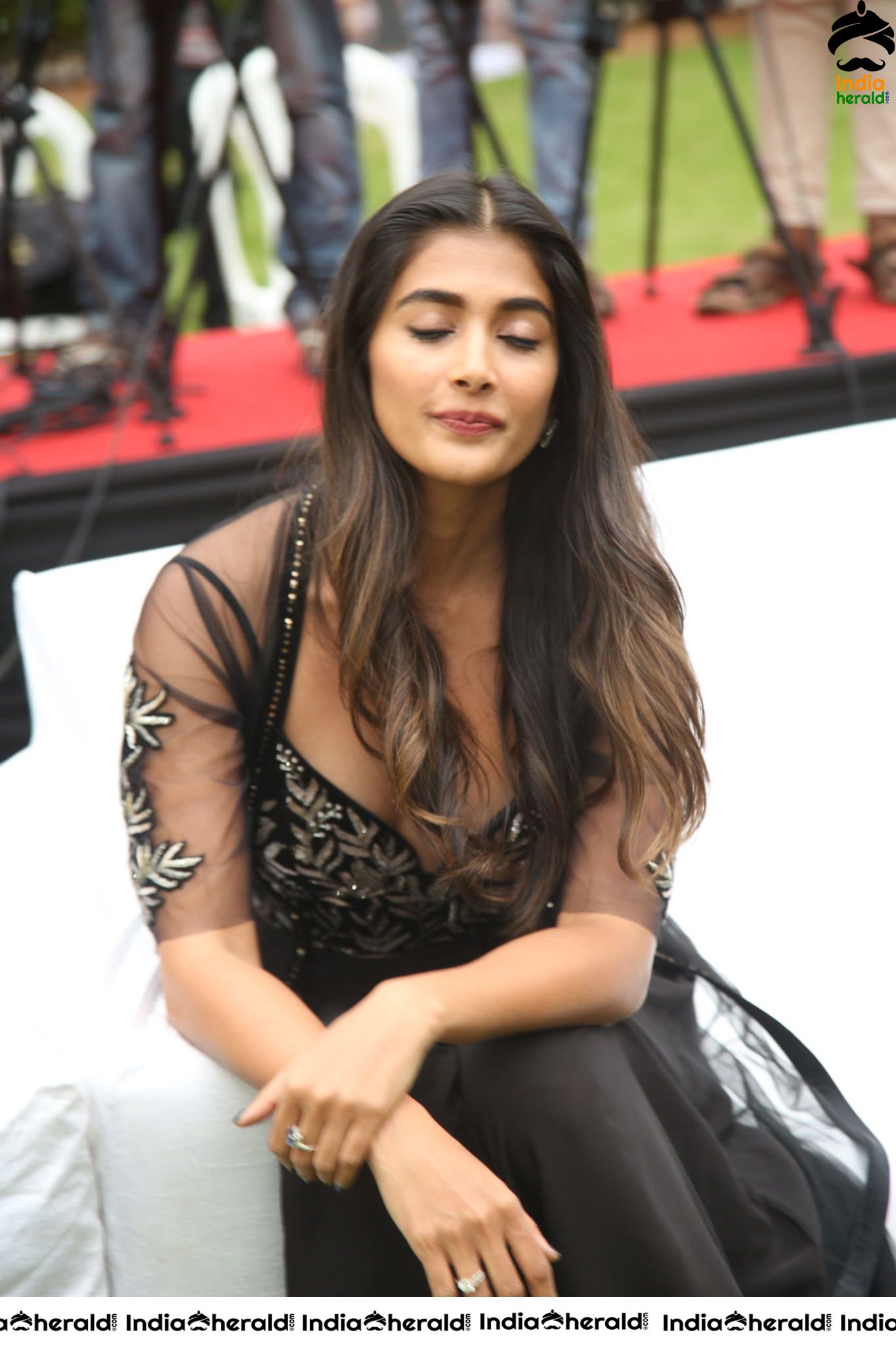 Hot Pooja Hegde Ravishing and Slaying in Black Set 2