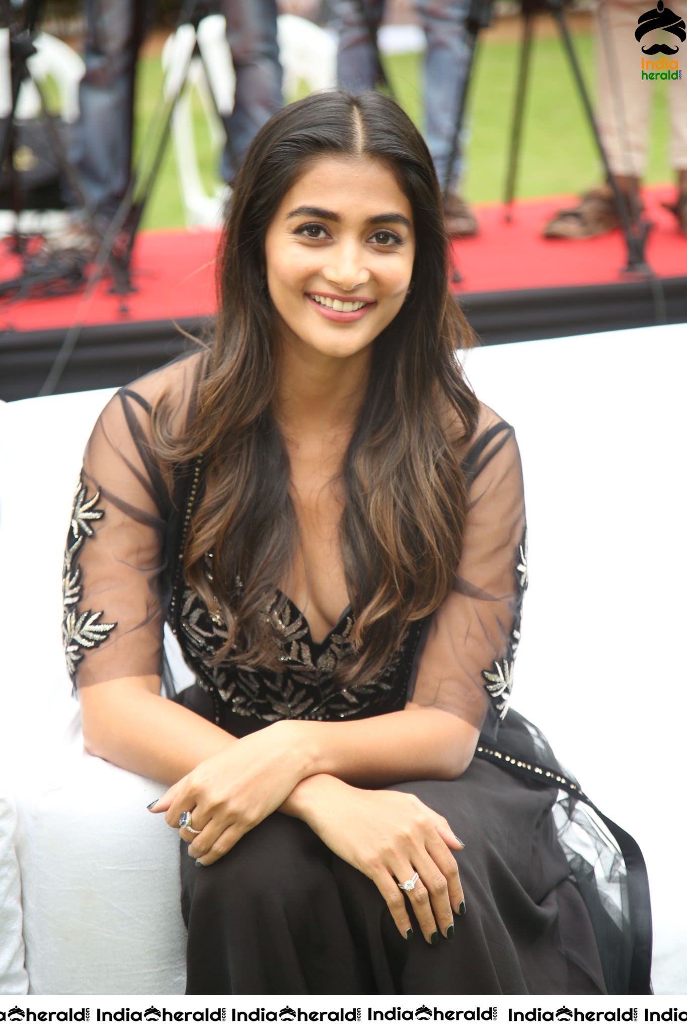 Hot Pooja Hegde Ravishing and Slaying in Black Set 2