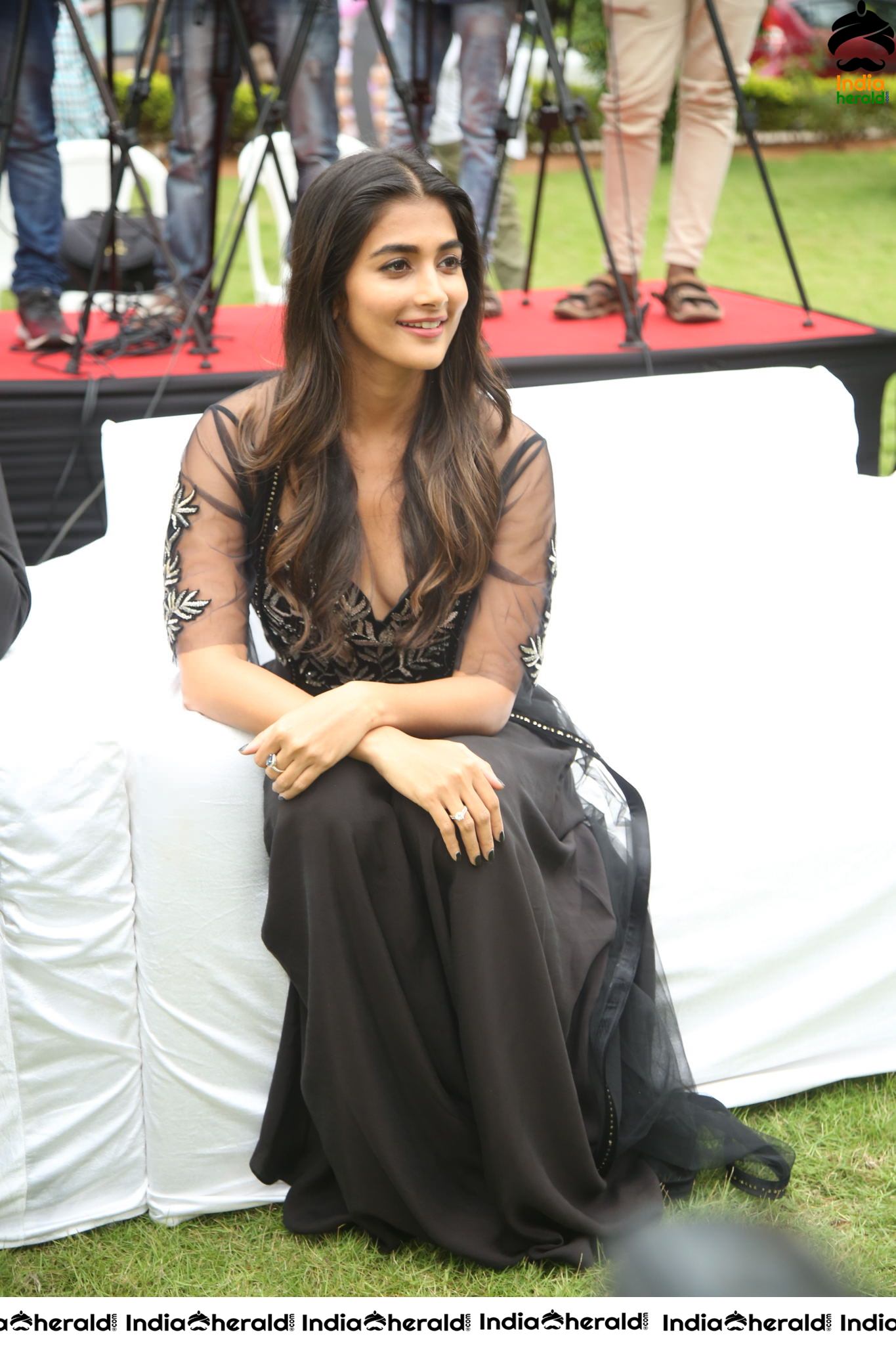 Hot Pooja Hegde Ravishing and Slaying in Black Set 2