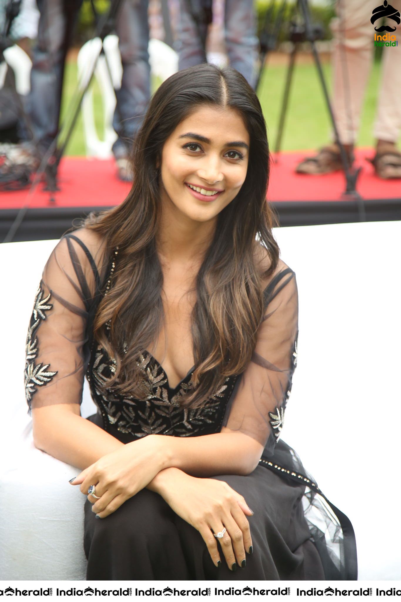 Hot Pooja Hegde Ravishing and Slaying in Black Set 2