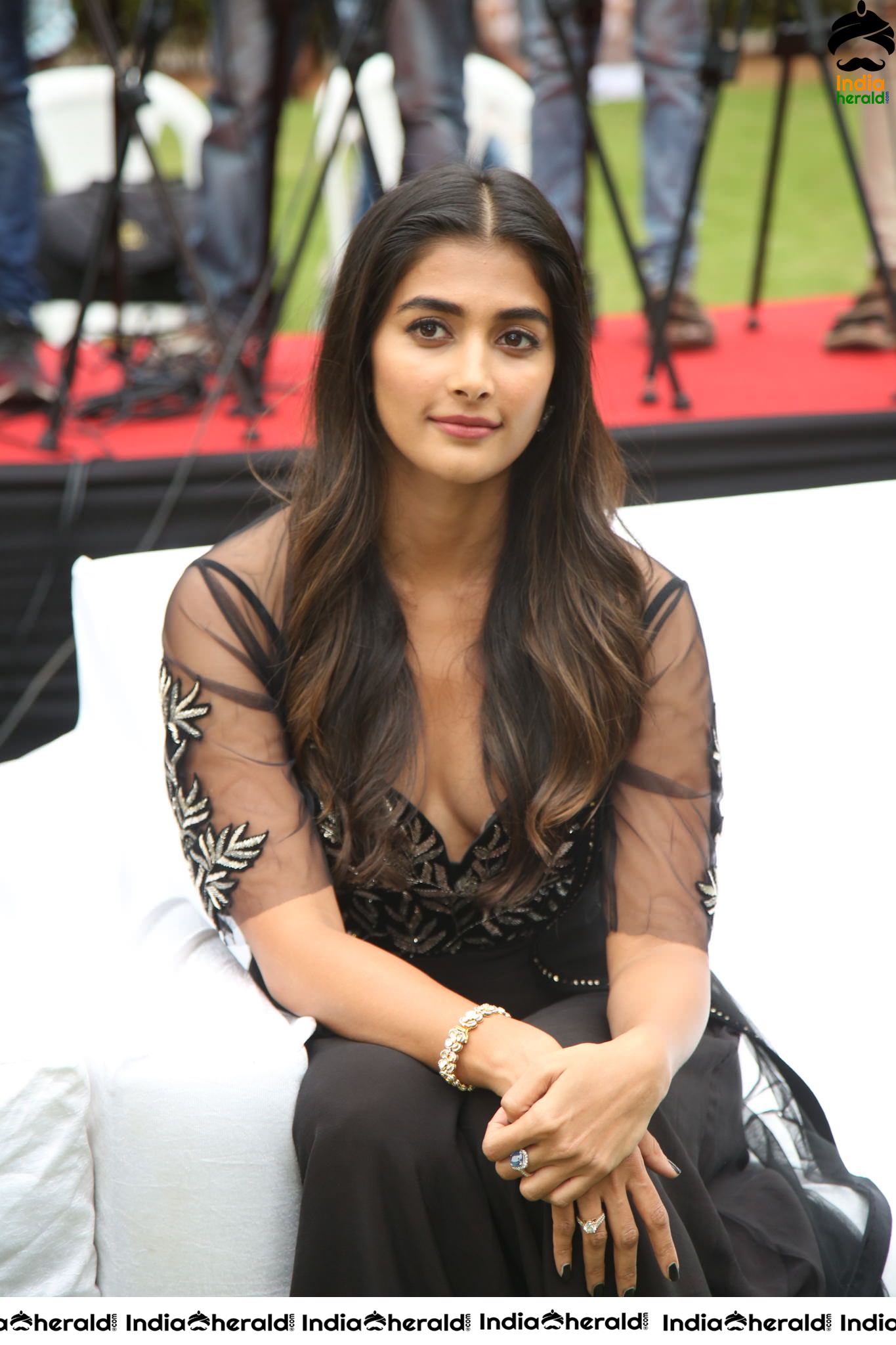 Hot Pooja Hegde Ravishing and Slaying in Black Set 3