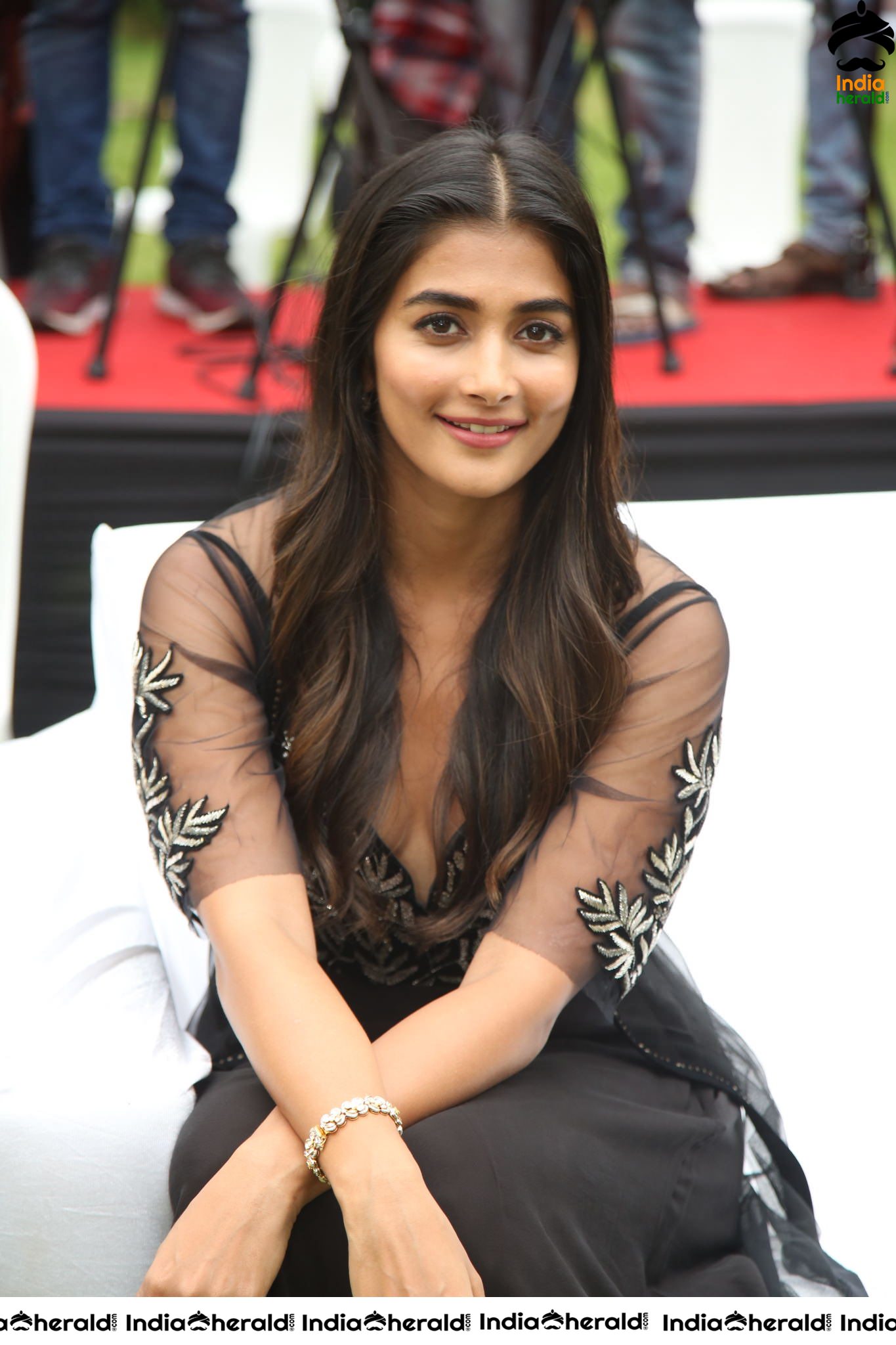 Hot Pooja Hegde Ravishing and Slaying in Black Set 3