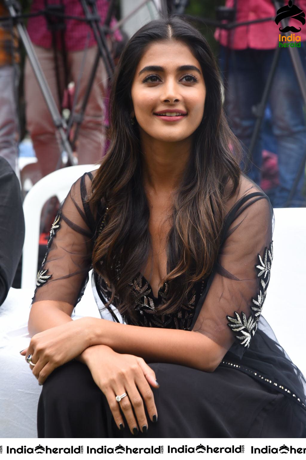 Hot Pooja Hegde Ravishing and Slaying in Black Set 4