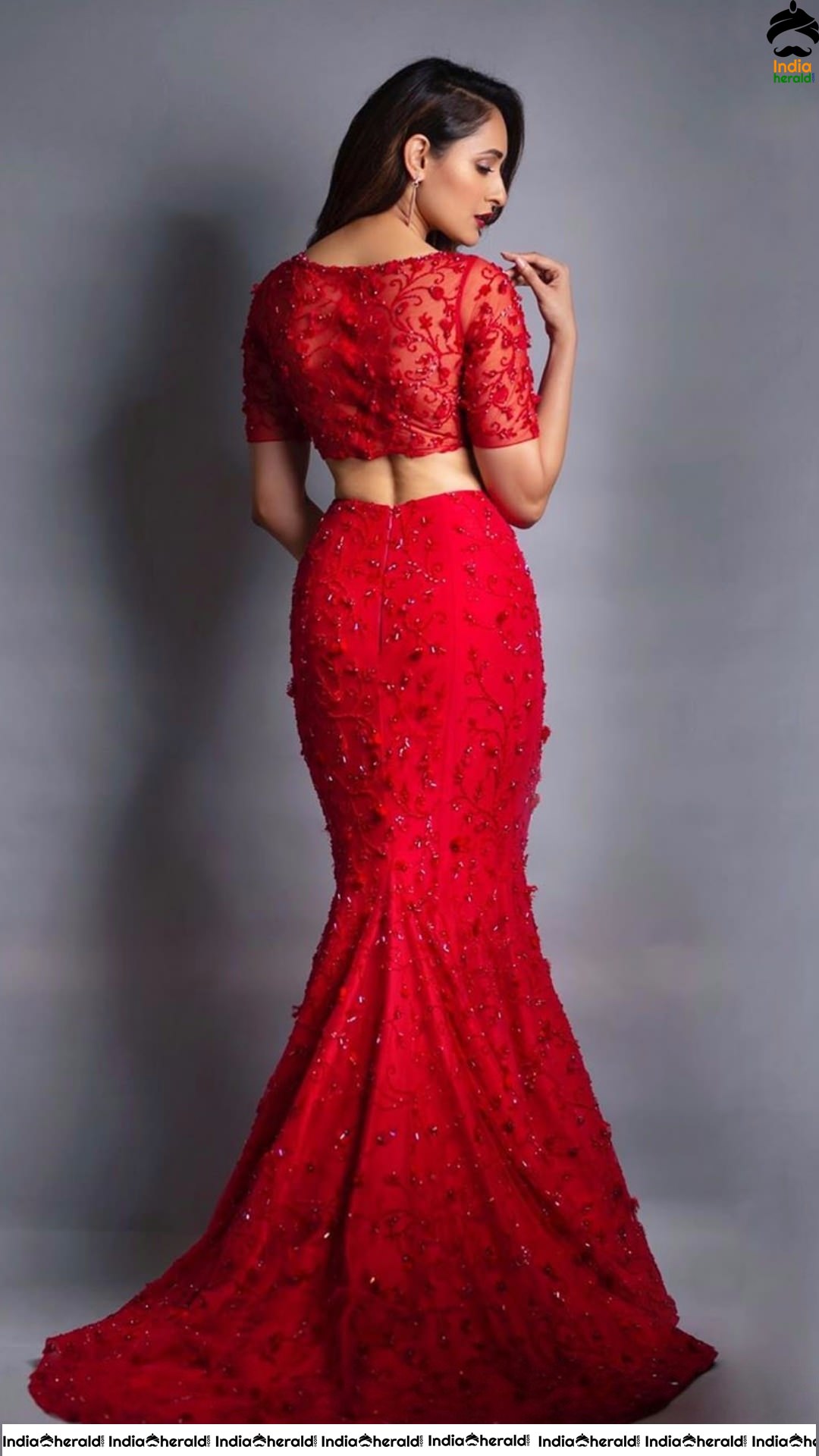 Hot Pragya Jaiswal Shows Her waistline For A Red Hot Photoshoot