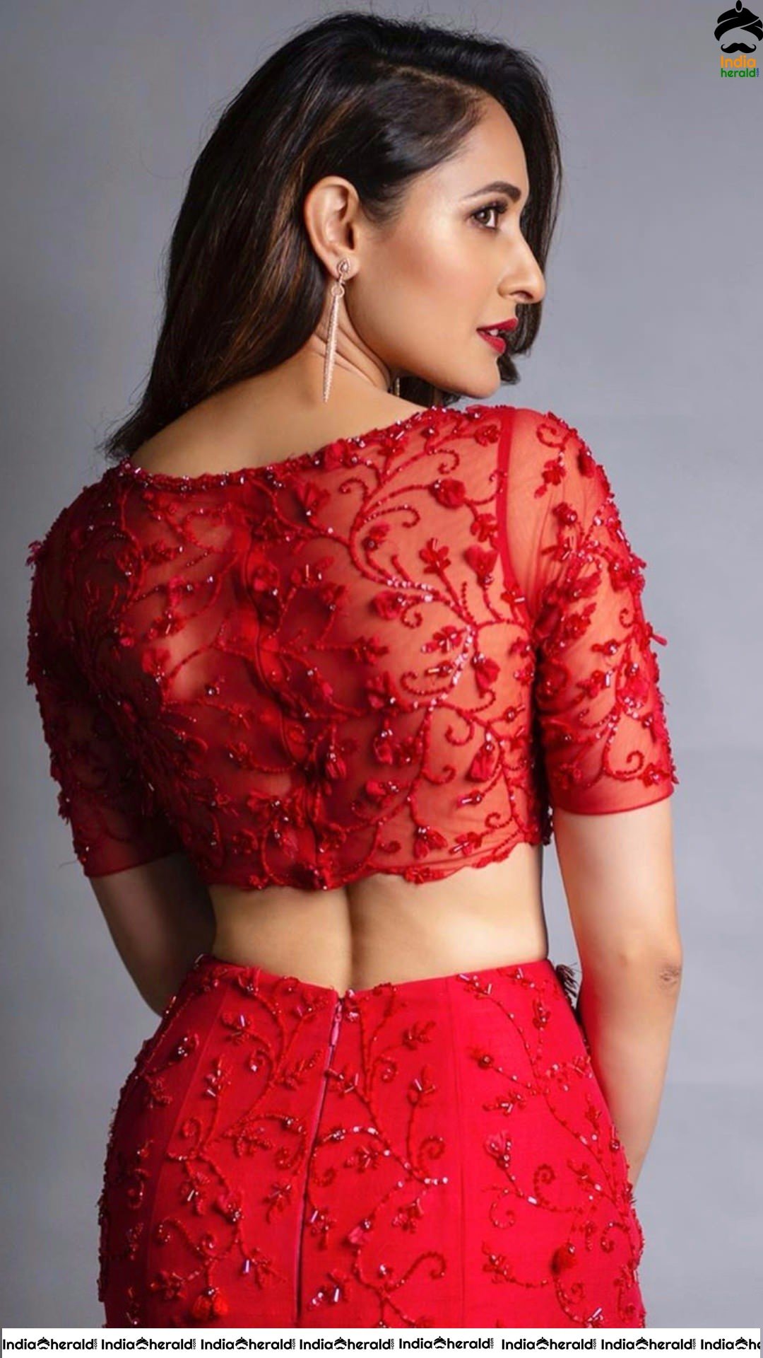 Hot Pragya Jaiswal Shows Her waistline For A Red Hot Photoshoot