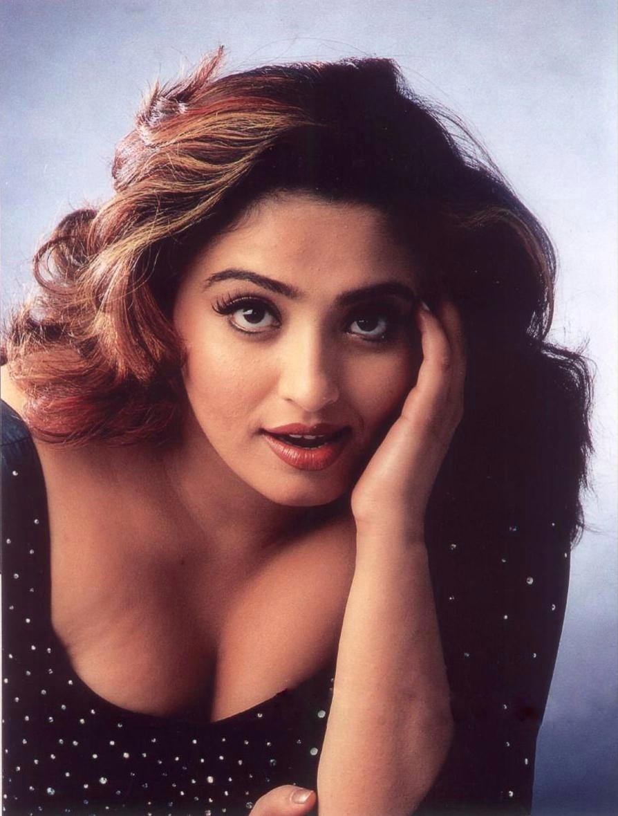 Hot Rare And Unseen Old Clicks Of 1990s Actresses Set 2