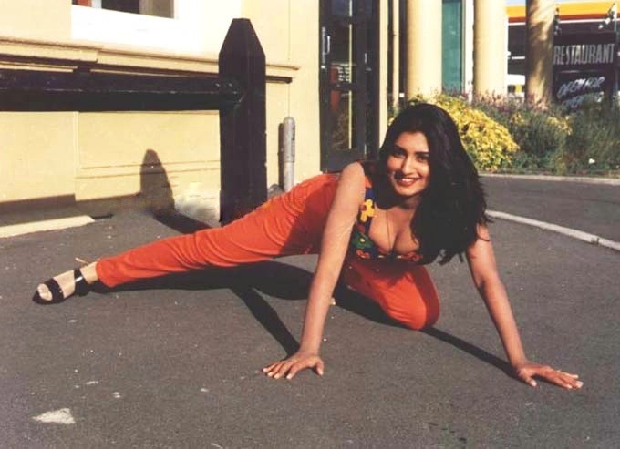 Hot Rare Unseen Old Clicks Of 1990s Actresses Set 1