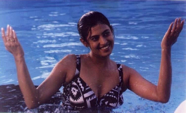 Hot Rare Unseen Old Clicks Of 1990s Actresses Set 1
