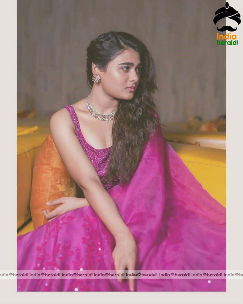Hot Shalini Pandey Photos compilation Set 2