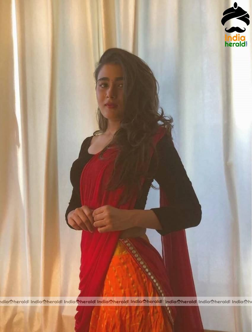 Hot Shalini Pandey Photos compilation Set 2