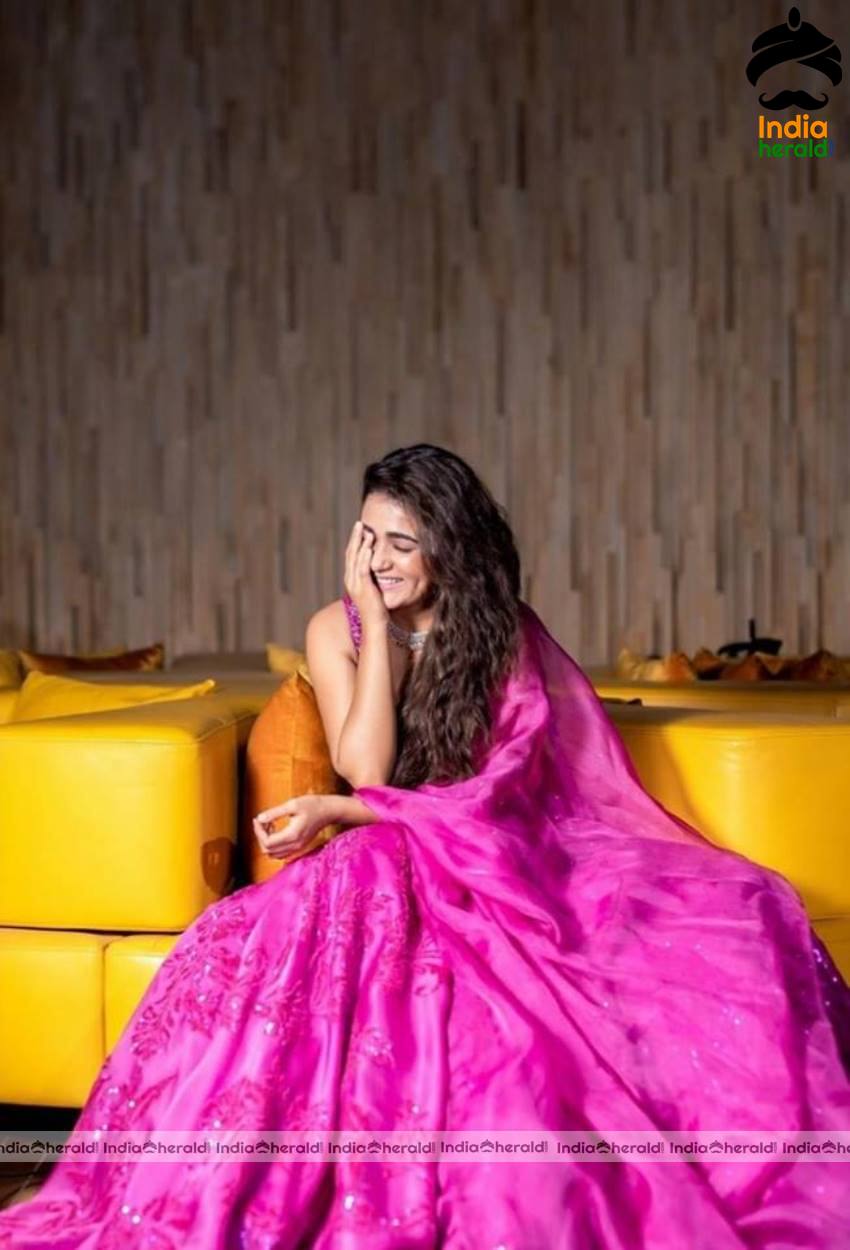 Hot Shalini Pandey Photos compilation Set 2
