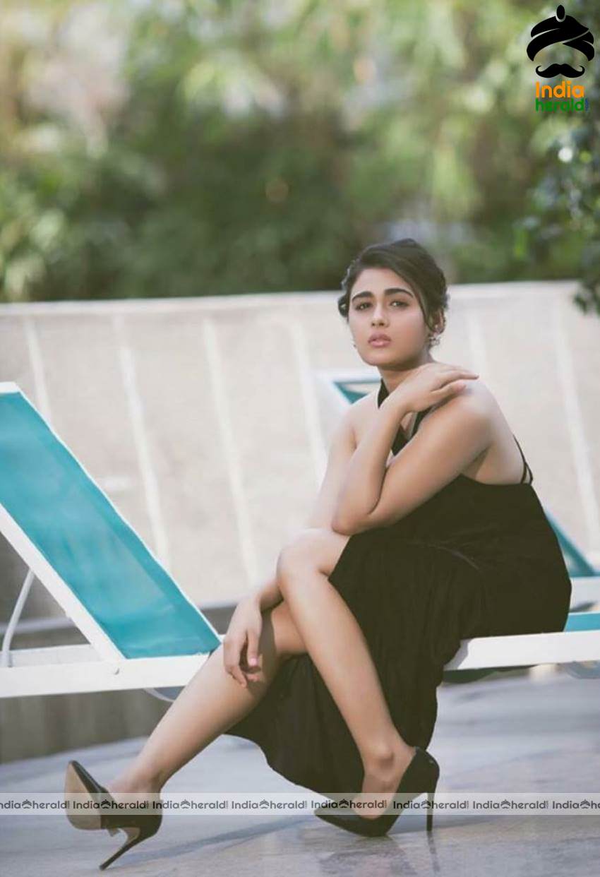 Hot Shalini Pandey Photos compilation Set 2