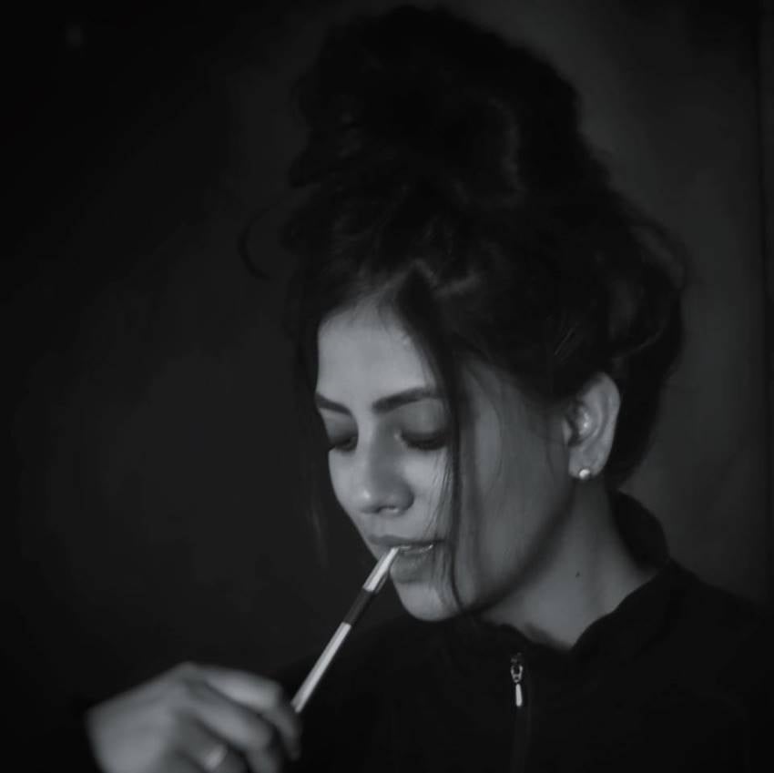 Hot Unseen Photos Of Karuna Gogra
