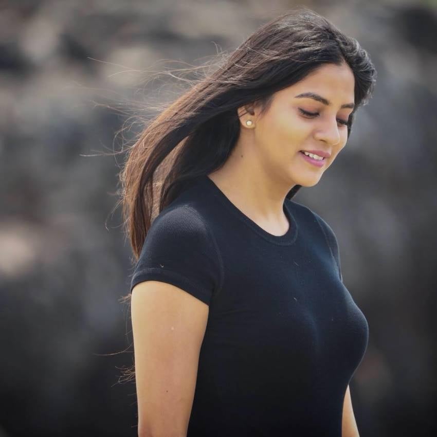 Hot Unseen Photos Of Karuna Gogra