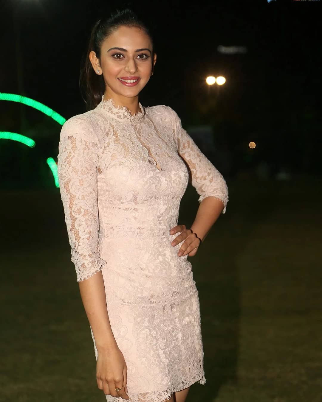 Hottest Exposing Rakul Preet Stills