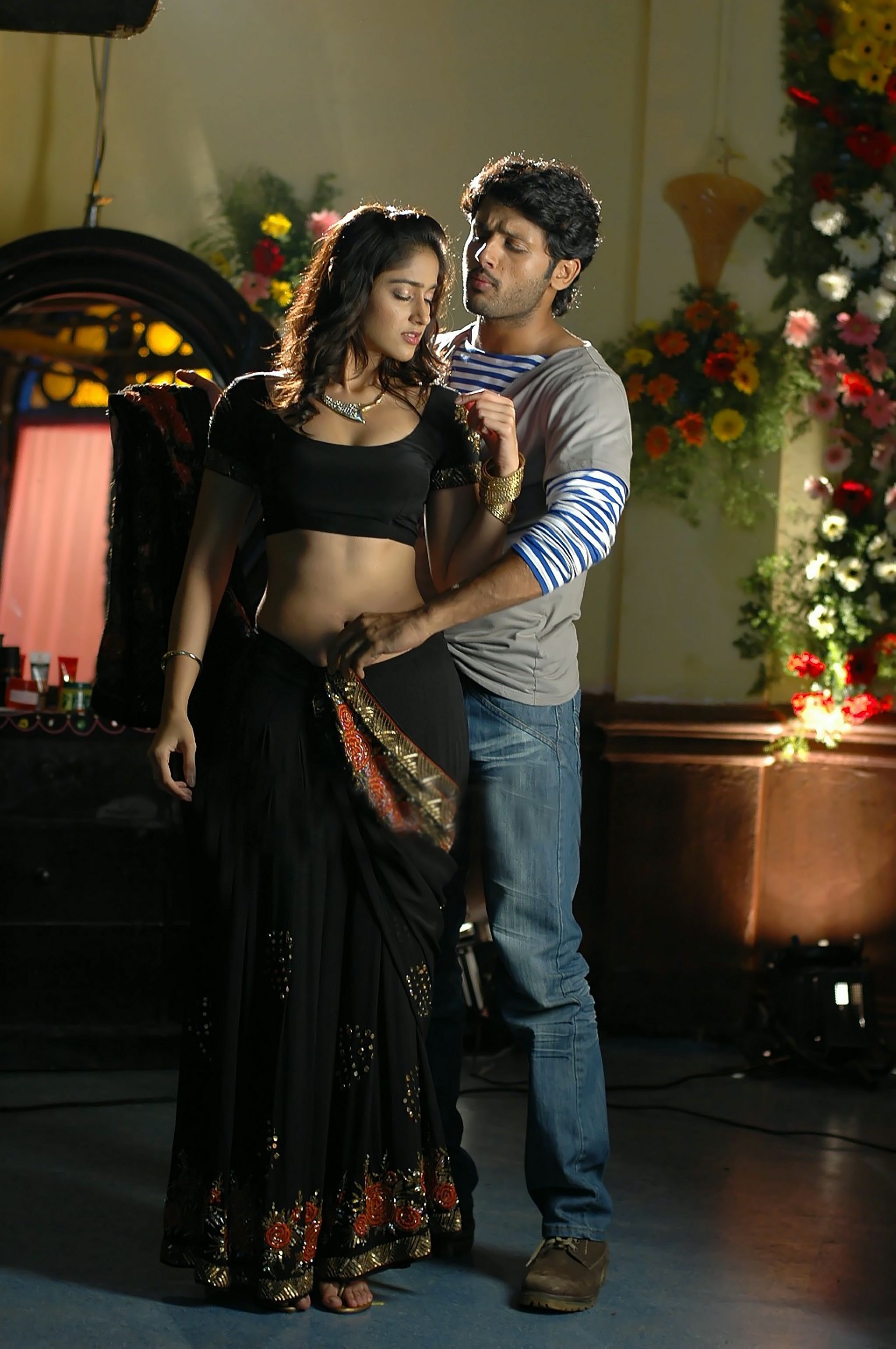 Hottest High Clarity Photos Of Ileana Stripping Her Saree Set 1