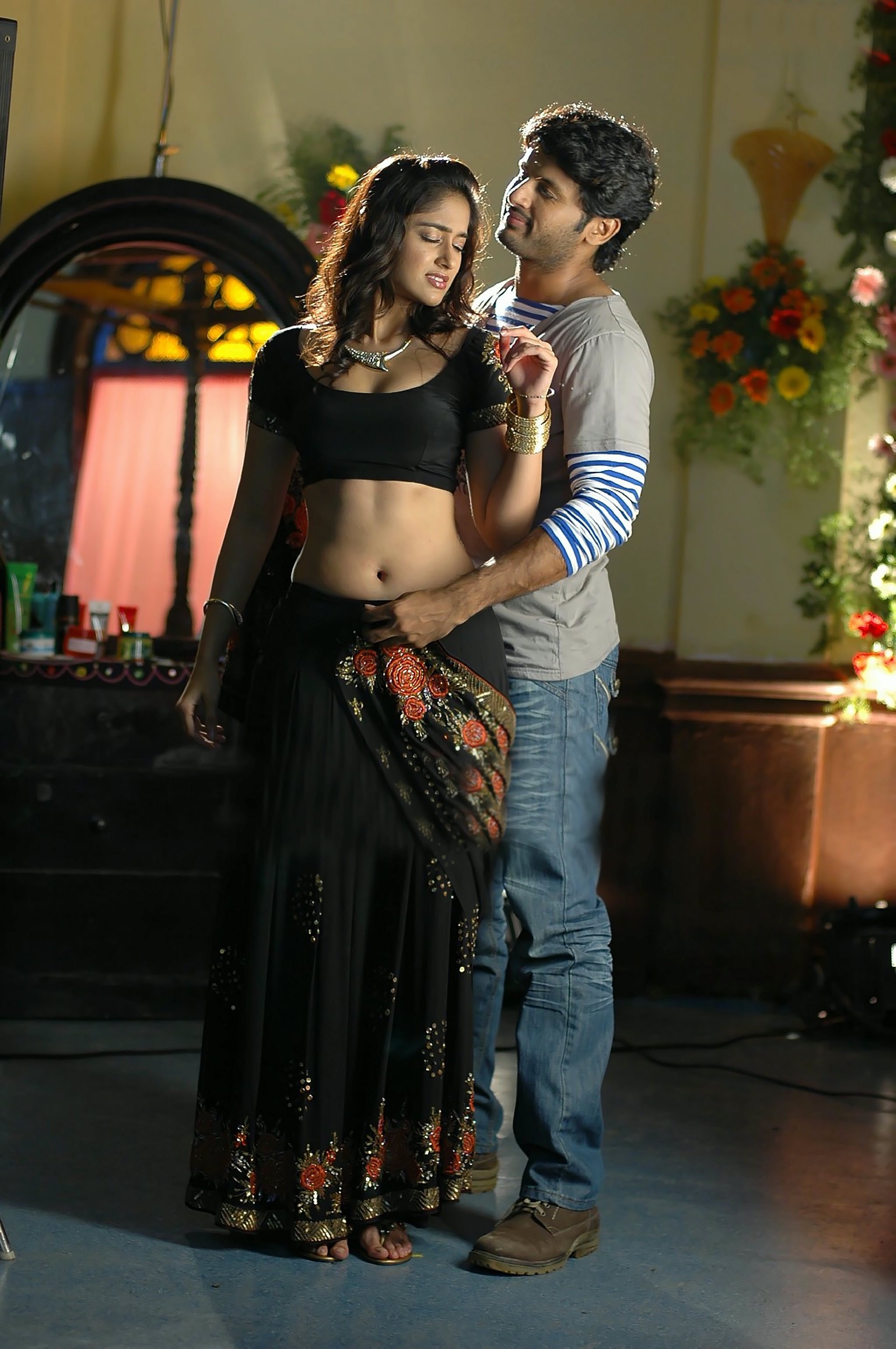 Hottest High Clarity Photos Of Ileana Stripping Her Saree Set 1